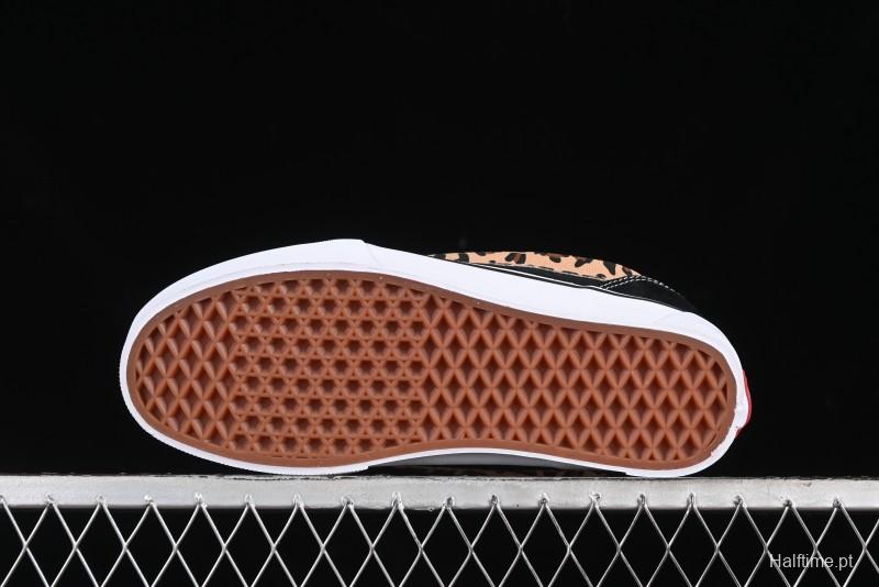 Vans Classics Knu Skool Sneakers with Leopard Print Logo in Black - VN000D2GBA2